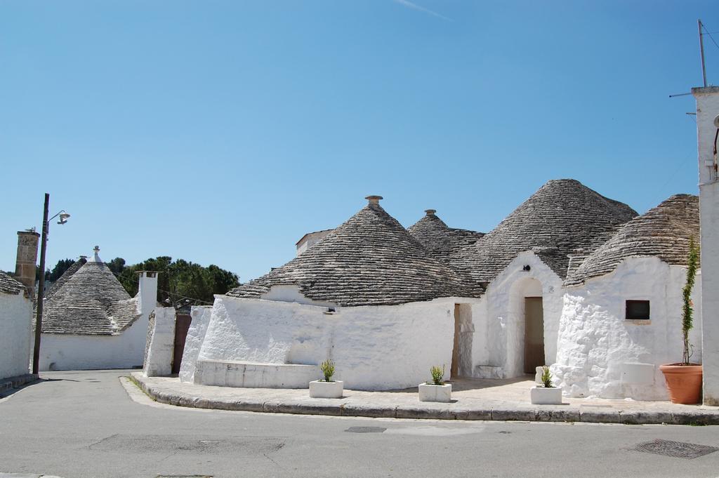 Trulli Holiday Albergo Diffuso Альберобелло Экстерьер фото