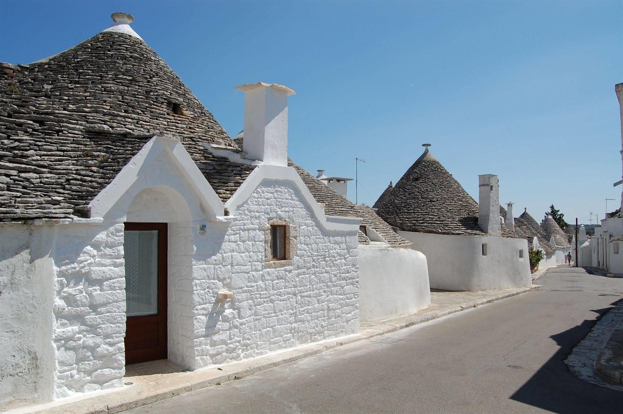 Trulli Holiday Albergo Diffuso Альберобелло Экстерьер фото